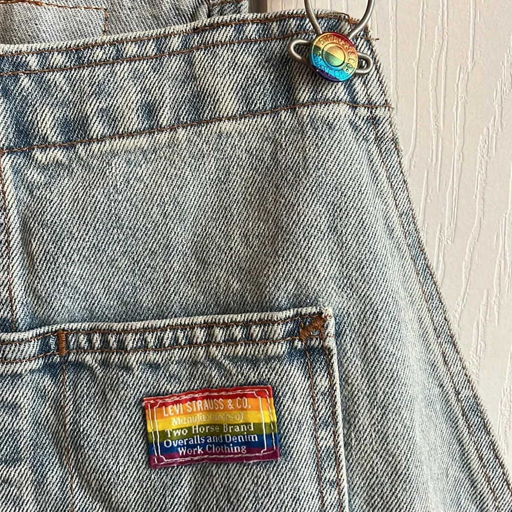 Levi’s Pride Rainbow Denim Shortalls Overalls‎ Shorts Size L